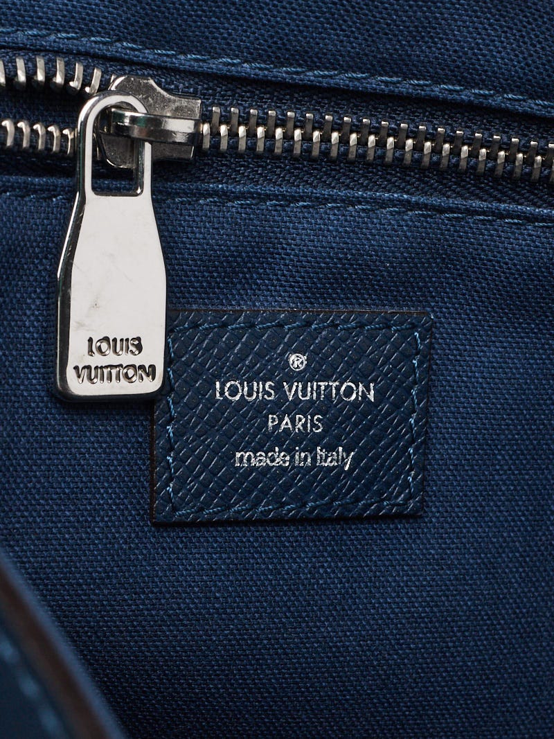 Louis Vuitton Blue Taiga Leather Roman PM Messenger Bag Louis Vuitton Blue Taiga Leather Roman PM Messenger Bag
