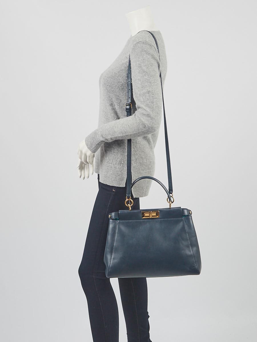 familiar ヒップシート ネイビー Fendi Navy Blue Smooth Calfskin Leather Regular Peekaboo Bag