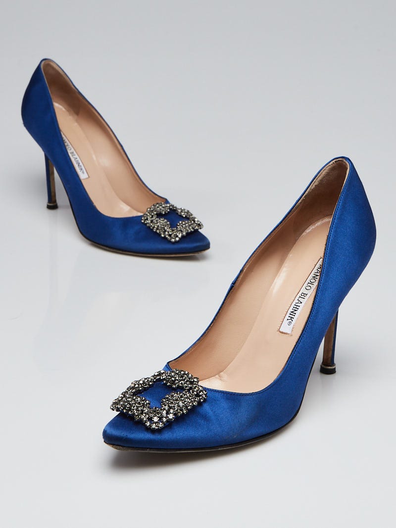 Royal satin manolo blahnik best sale hangisi pumps