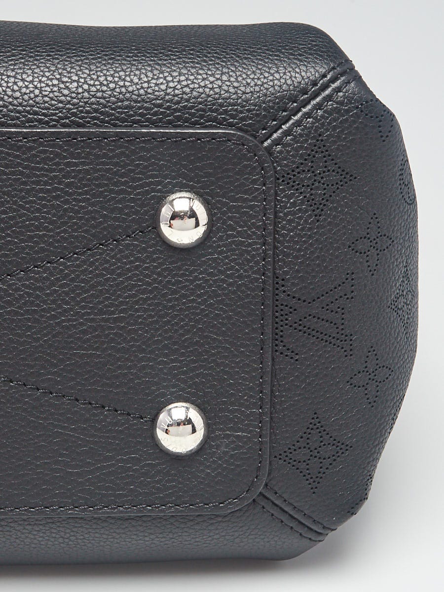 Haumea leather handbag Louis Vuitton Black in Leather - 31347035