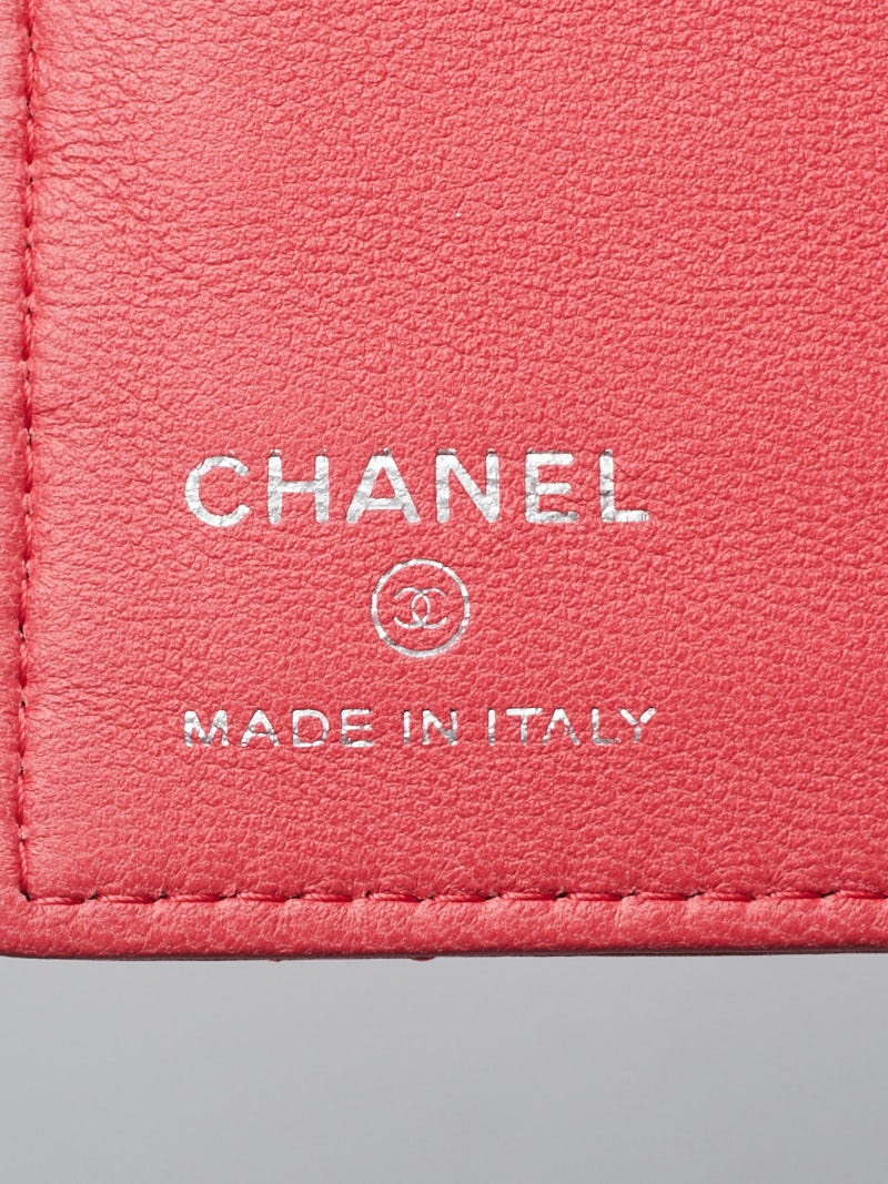Lot 32 - Chanel Pale Pink CC Logo Passport Holder