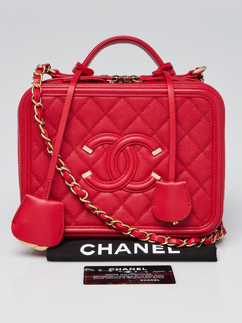 Leather vanity case Chanel Red in Leather - 36988305