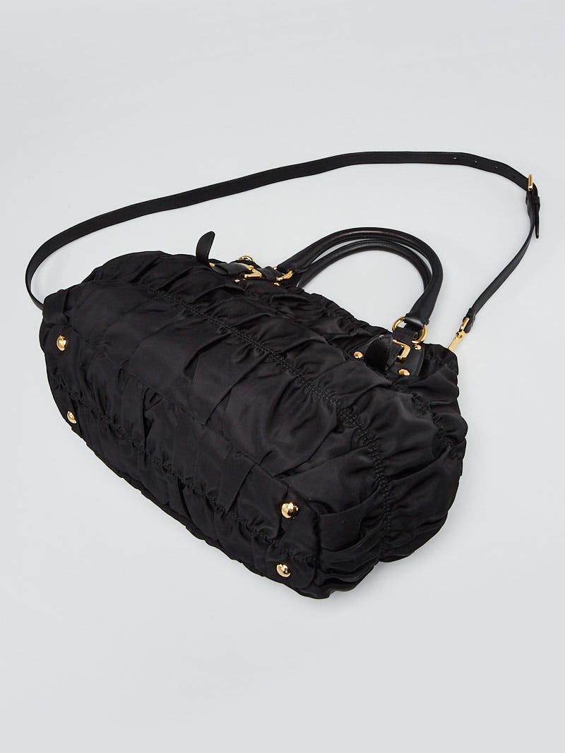Prada Black Gaufre Tessuto Nylon and Leather Shopping Tote Prada Black Gaufre Tessuto Nylon and Leather Shopping Tote