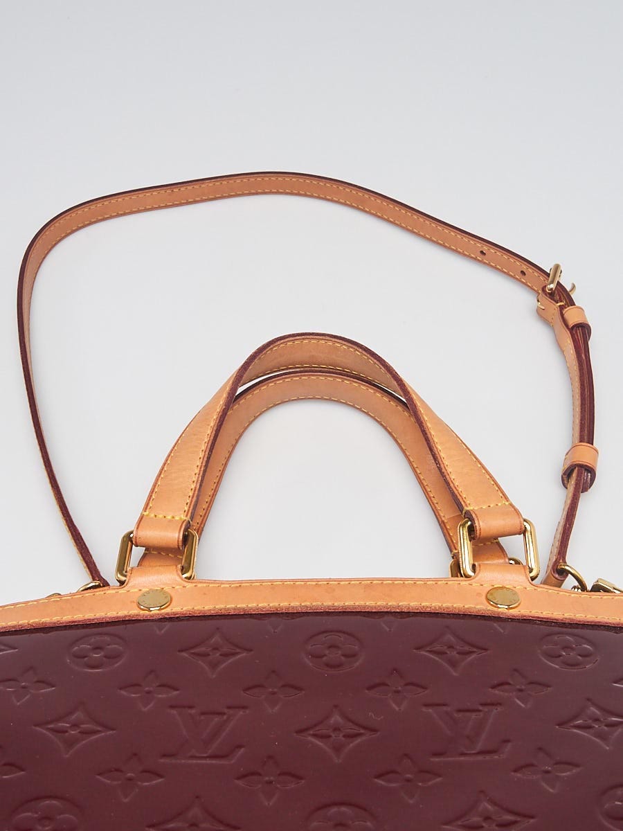 Louis Vuitton, a burgundy Vernis 'Brea GM' handbag. - Bukowskis