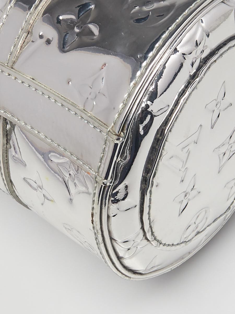 Louis Vuitton miroir papillon On website search for AO27128(silver