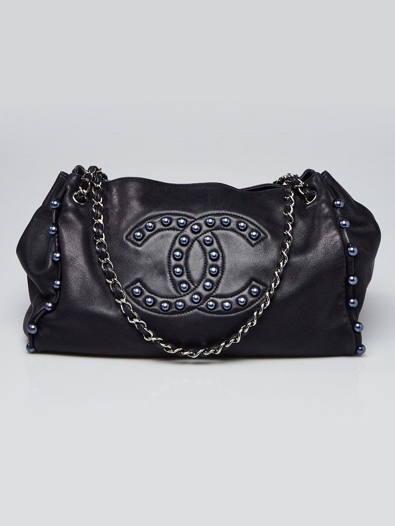 Chanel Tote Bag in Navy Blue Lambskin RHW - Luxury Helsinki