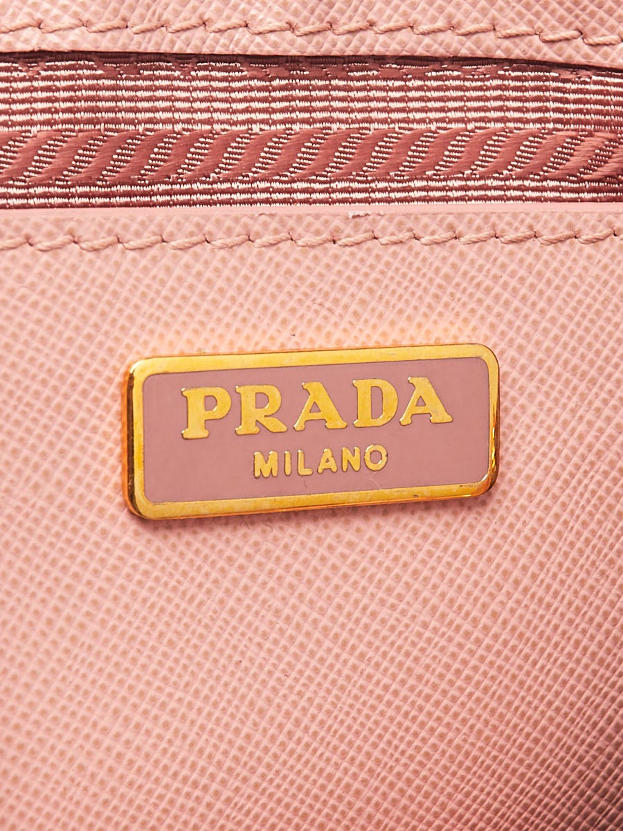 Bag Up-close: Prada Mini Promenade + What's in my bag? 