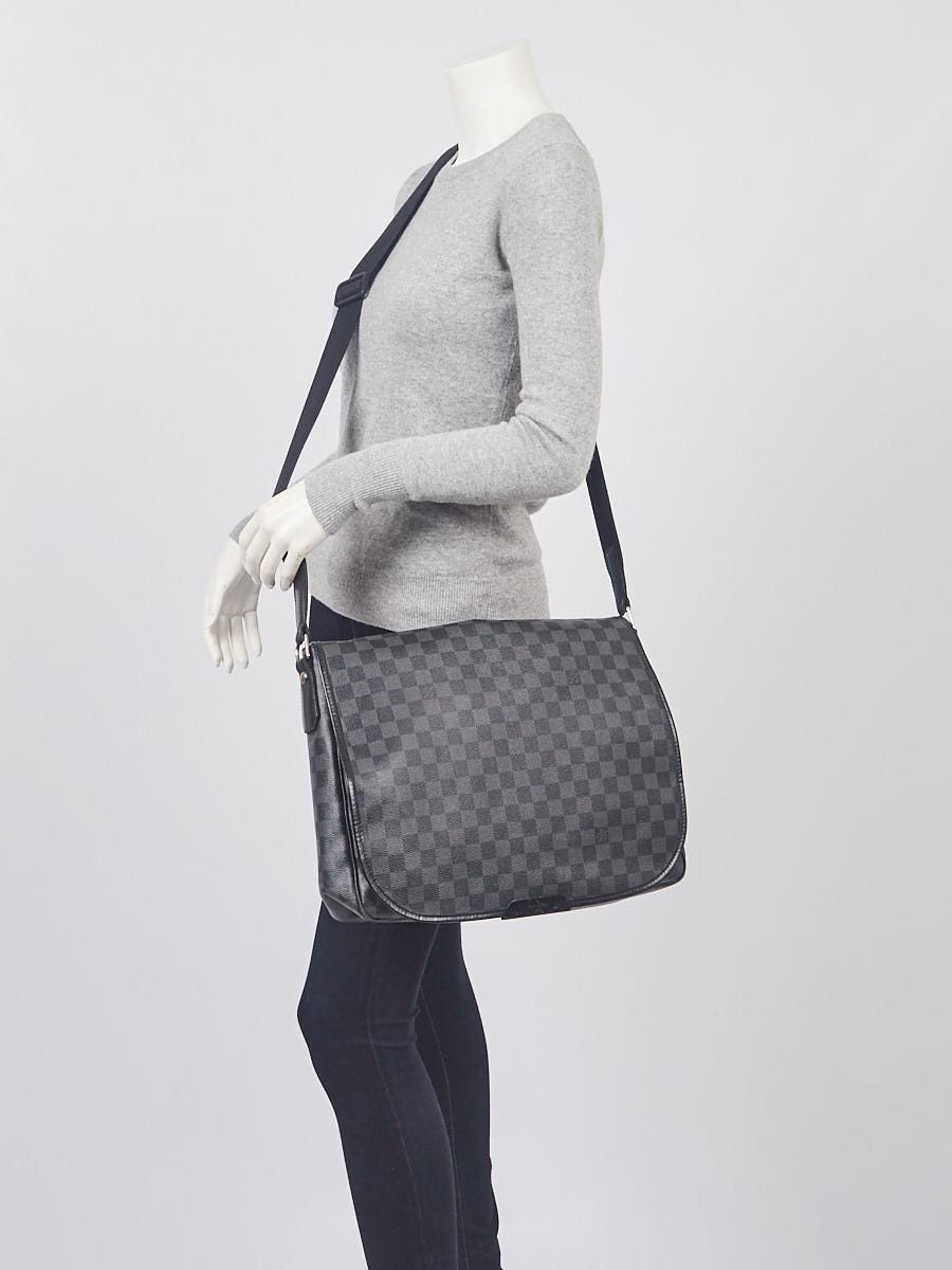 Louis Vuitton Damier Graphite Canvas Daniel GM Messenger Bag - Yoogi's  Closet