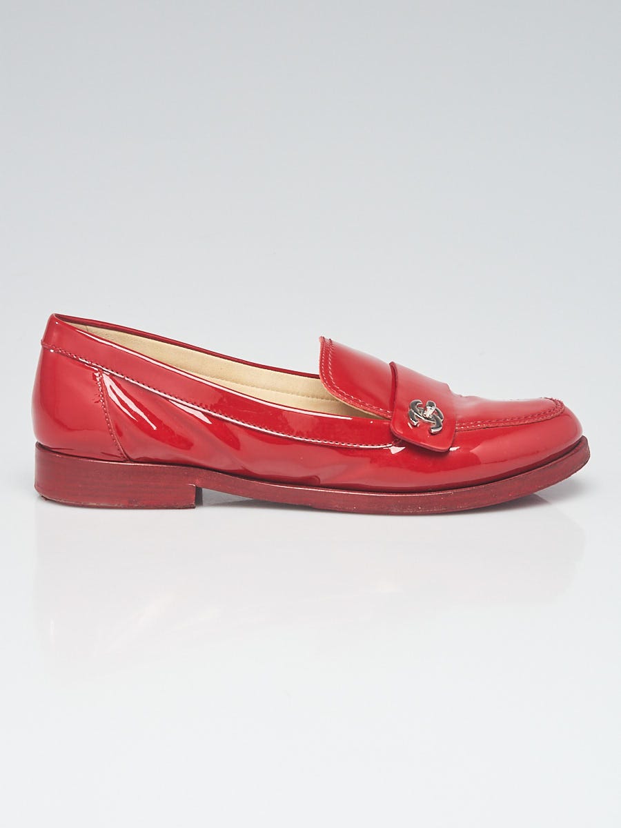 Chanel Red Patent Leather CC Turlock Loafers Size 7/37.5C