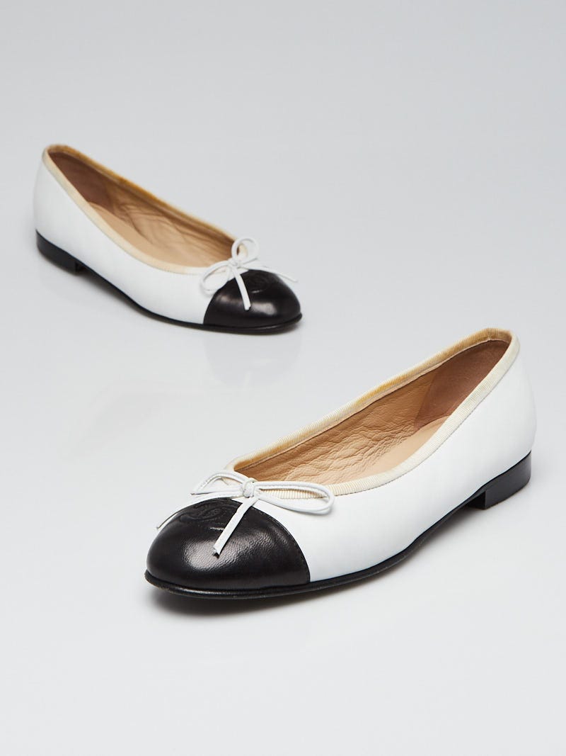 Chanel Black/White Lambskin Leather CC Cap Toe Ballet Flats Size