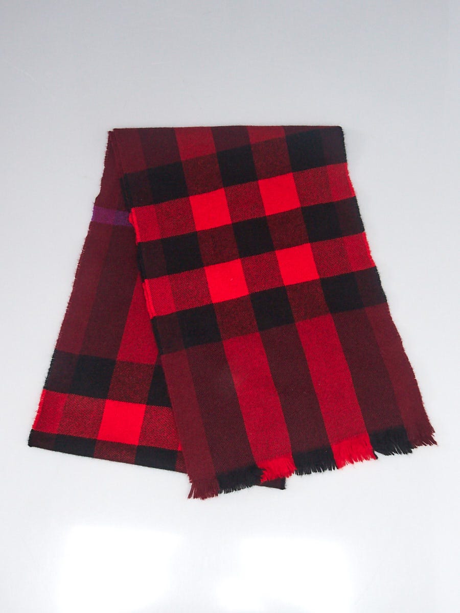 Burberry Scarf  Classic Cashmere Scarf in Claret