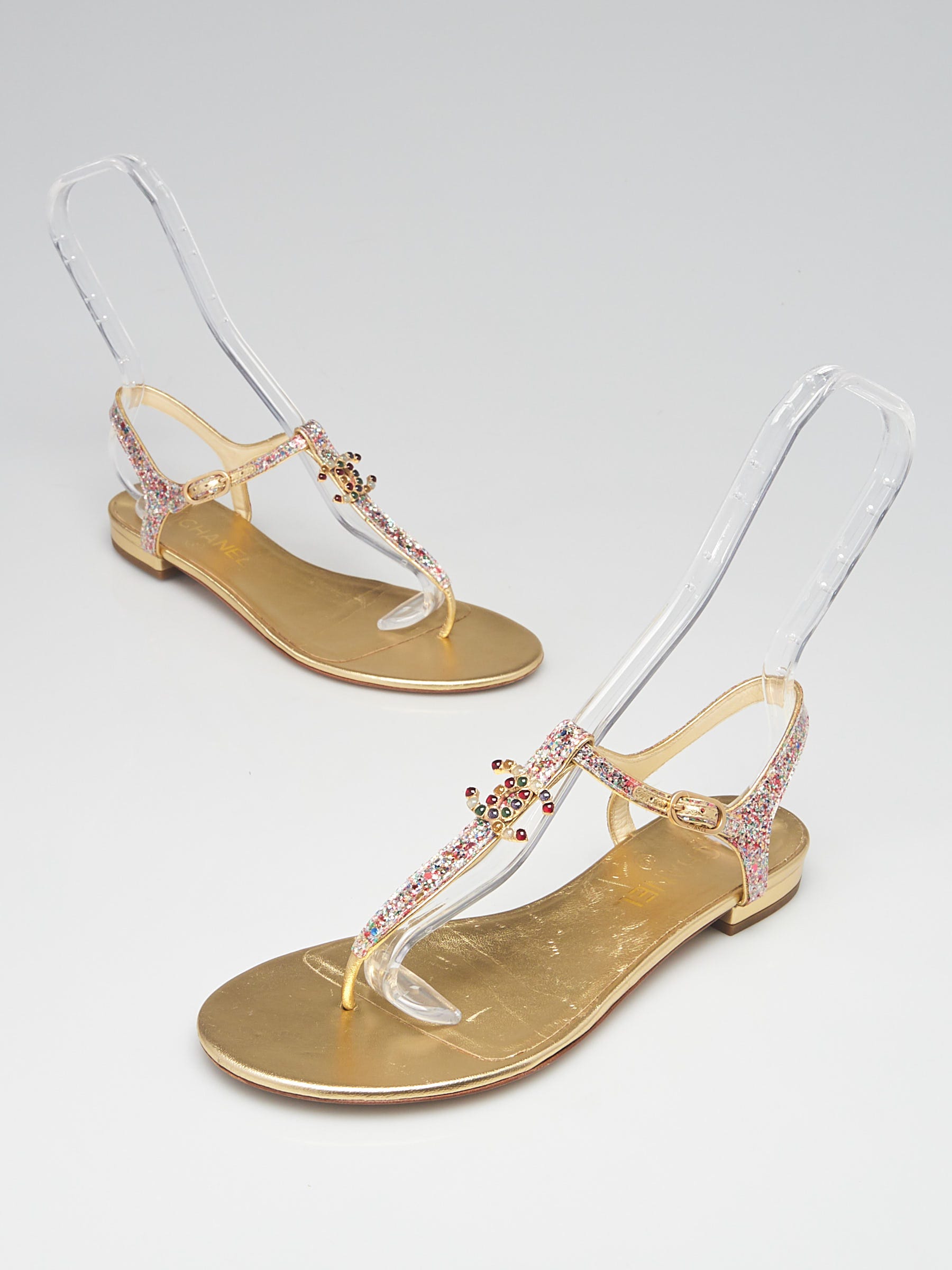 T＆T CHANELアクセサリー Chanel Gold Leather and Glitter CC T-Strap Thong Sandals Size 8