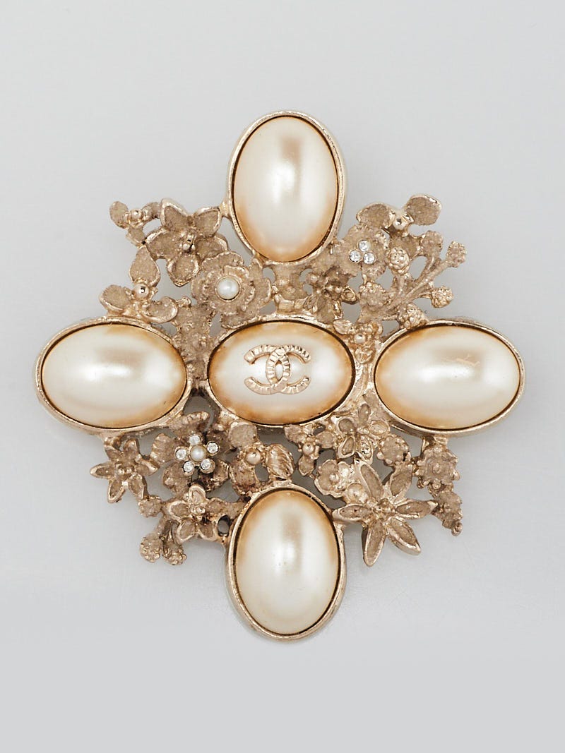 Chanel CC Faux Pearls Crystals Gold Tone Metal Brooch Chanel