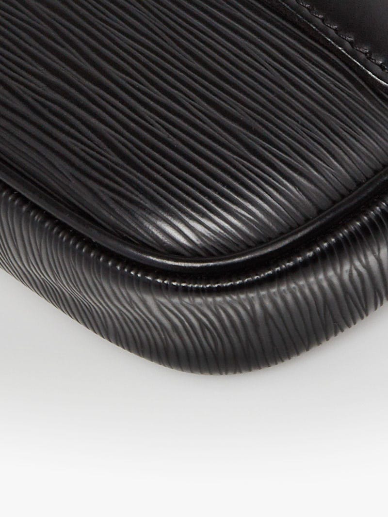Louis Vuitton Black Epi Leather Montaigne Clutch ref.332845 - Joli Closet