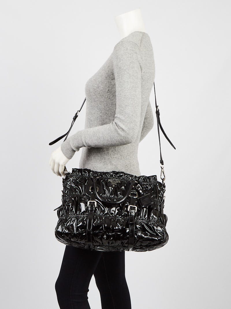 Prada Black Vernice Gaufre Tote Bag BN1336 | Yoogi's Closet Prada Black Vernice Gaufre Tote Bag BN1336 | Yoogi's Closet