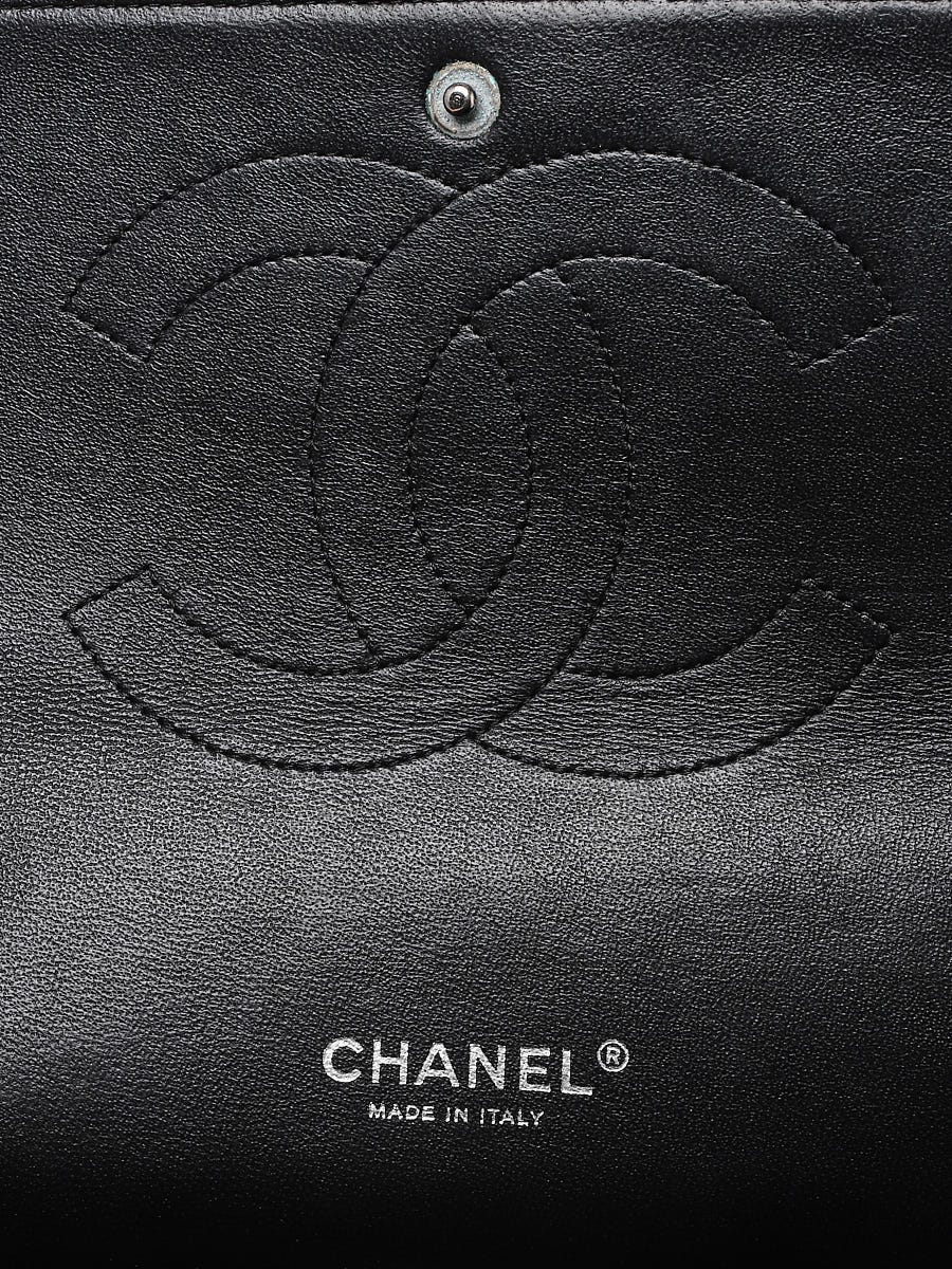 Pin on iPhone Wallpapers: Gucci, Louis Vuitton, Chanel