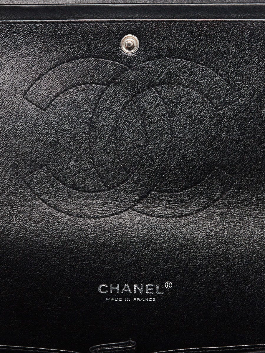 The Iconic Must Have Chanel Timeless Bag 23 cm with lined flap in black  quilted lambskin, ref.734989 - Joli Closet