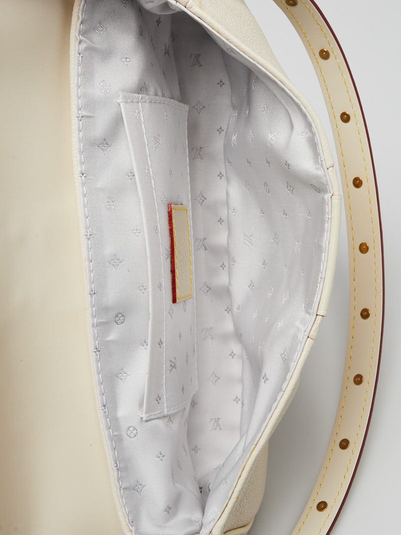 Louis Vuitton White Suhali Leather Lockit Clutch.  Luxury, Lot #19026