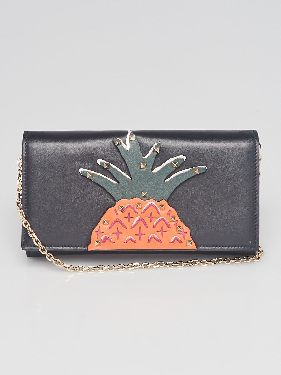 Ensomhed ekskrementer Seminar Valentino Black Lambskin Leather Rockstud Pineapple Wallet on Chain Clutch  Bag - Yoogi's Closet