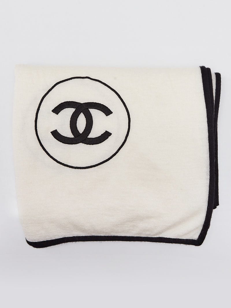 Chanel White/Black Cashmere/Silk CC Logo Scarf - Yoogi's Closet