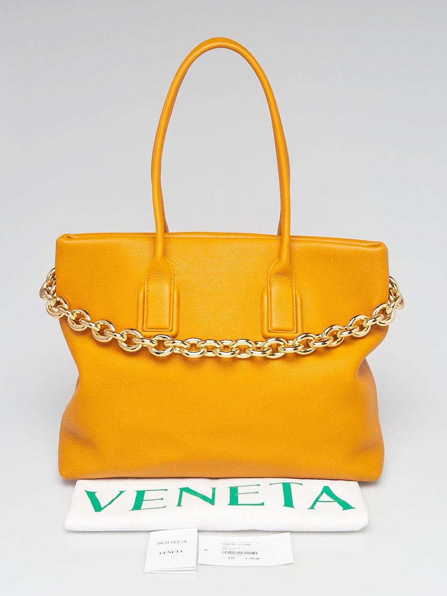 BOTTEGAイエロー 編み込みデザイン バッグ フリンジ付き Bottega Veneta Gold Pebbled Leather Chain Tote Bag | Yoogi's Closet