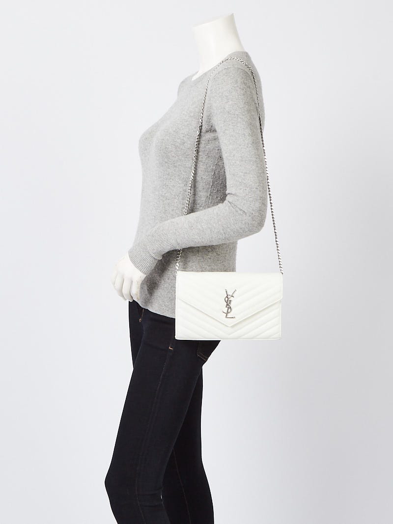 YVES SAINT LAURENTホワイト キルティングチェーシ18.5*10 Yves Saint Laurent White Chevron Quilted Grained Leather Envelope