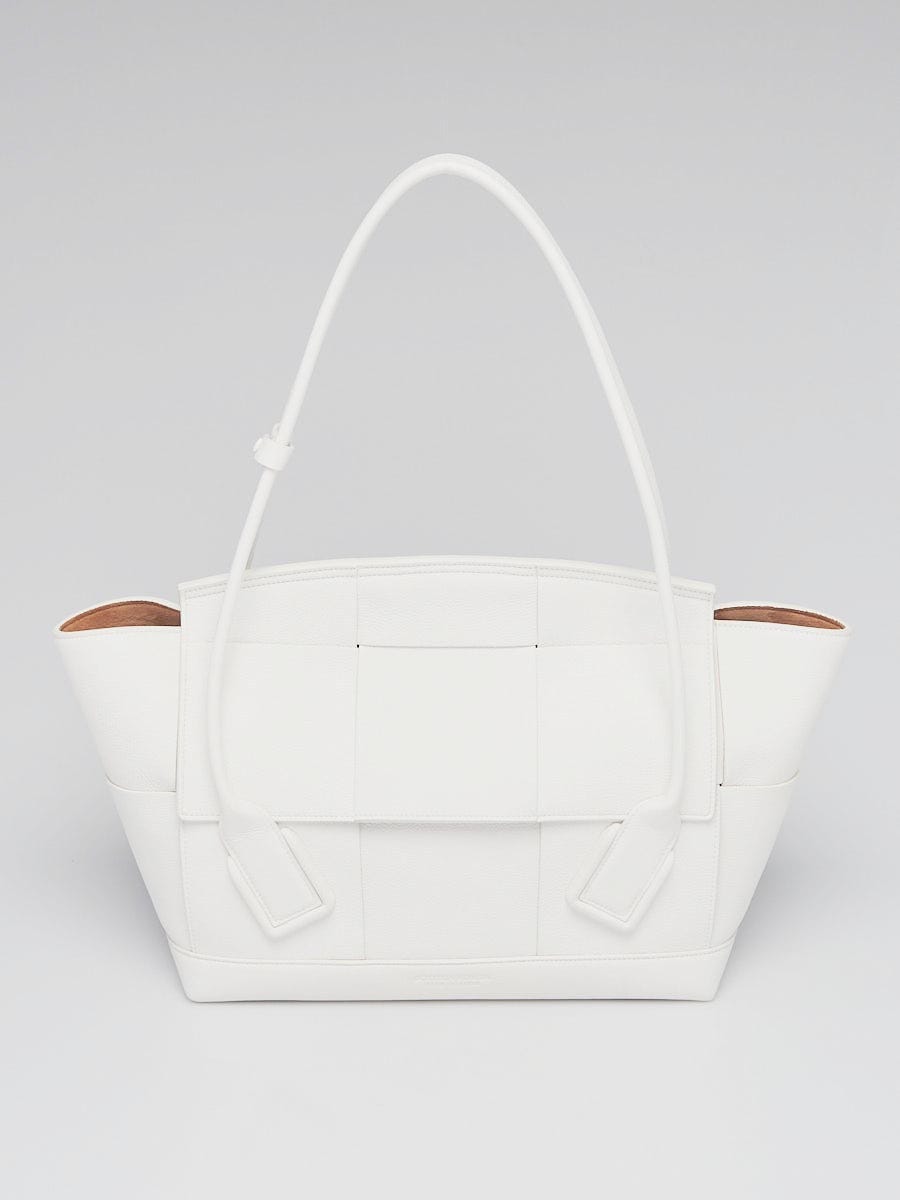 Bottega Veneta Leather Top Handle Bags in Beige Womens Bags Top-handle bags Natural 