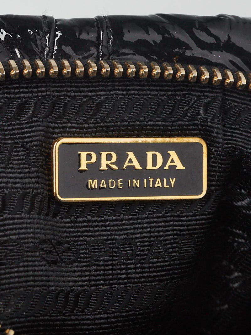 【PRADA】BIG SALE★LOGO PLAQUE PATENT ショルダーバッグ Prada Black Patent Leather Pleated Wristlet Clutch Bag