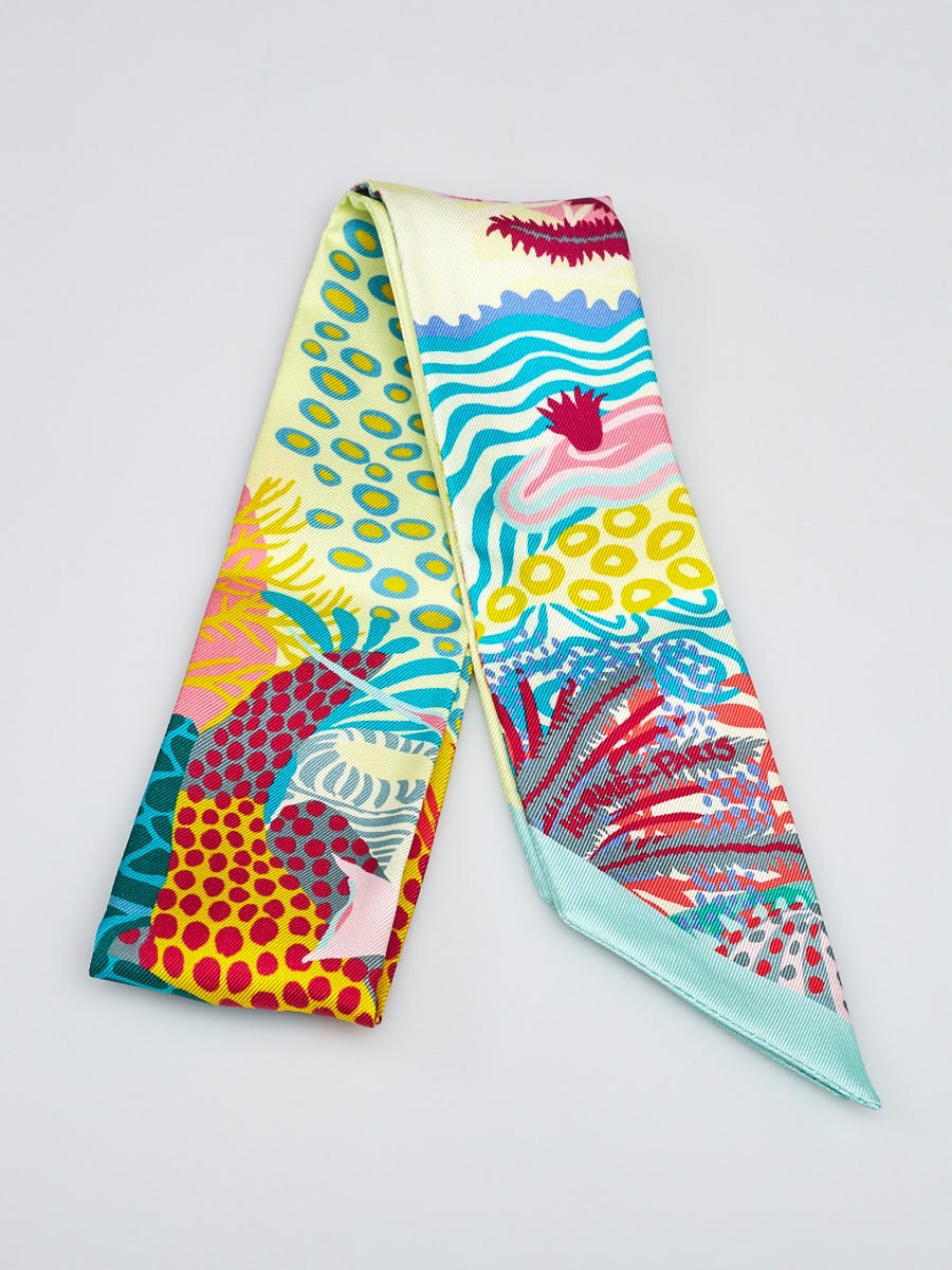 【希少】HERMES ツイリー UNDER THE WAVES Hermes Green/Blue Silk Under the Waves Twilly | Yoogi's Closet