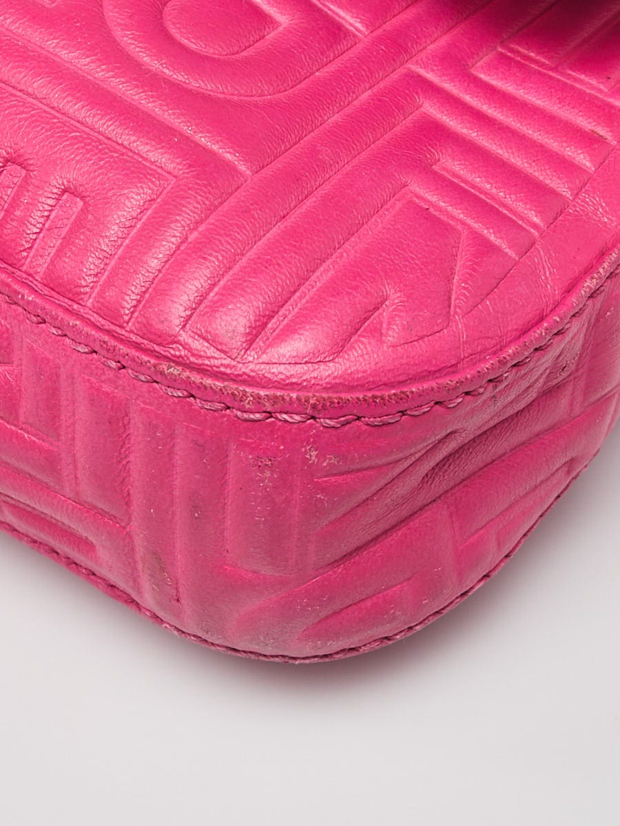 ショルダーバッグ・ポシェット FENDI Logo Embossed Baguette BAG 582574_01.jpg?quality=80&bg-