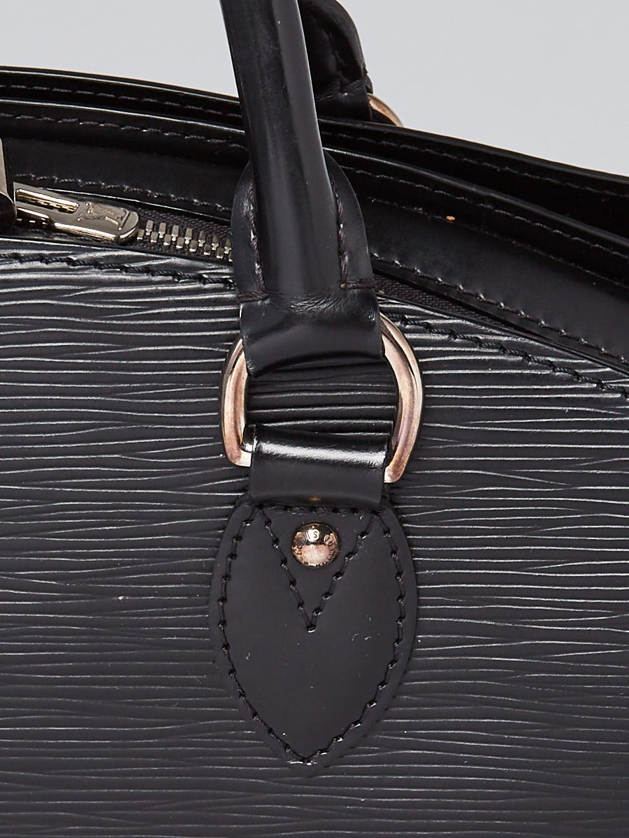 Louis Vuitton Ivory Epi Leather Pont Neuf PM Bag at 1stDibs