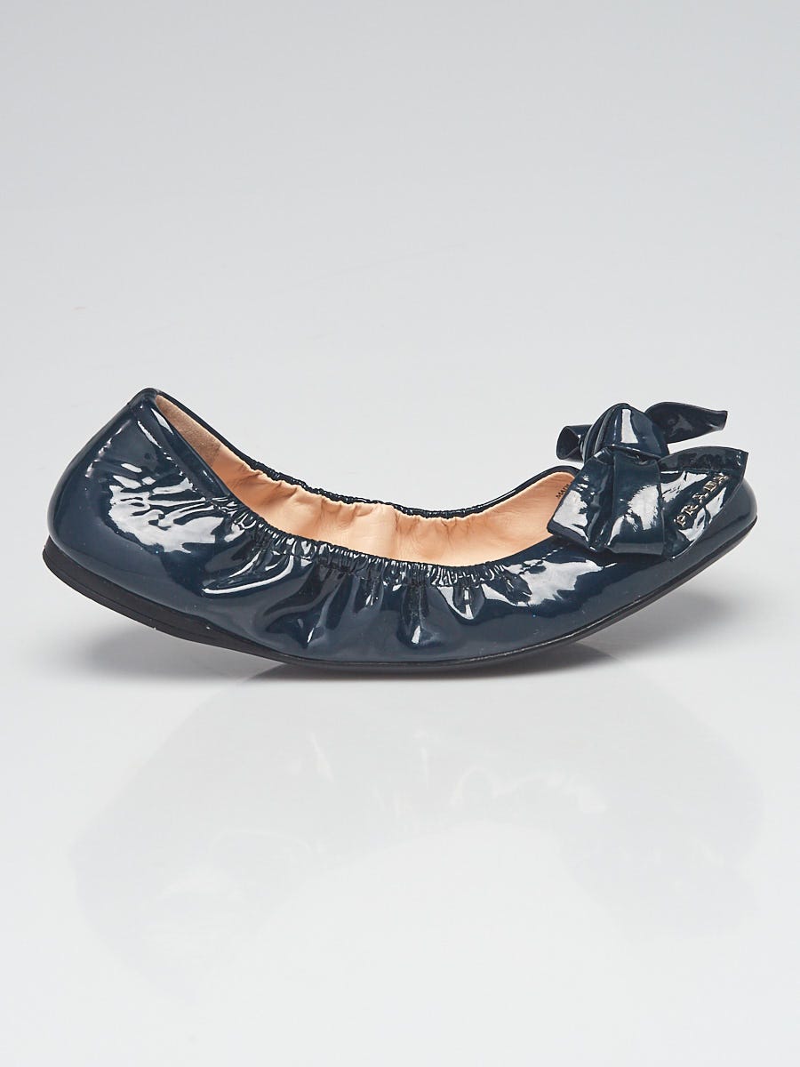 Black Prada Vinyl Bow Flat Shoes Size 38 EU Retail Price 450€
