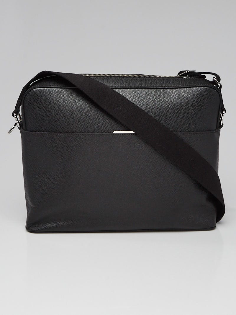Louis Vuitton Noir Taiga Leather Anton MM Messenger Bag - Yoogi's Closet
