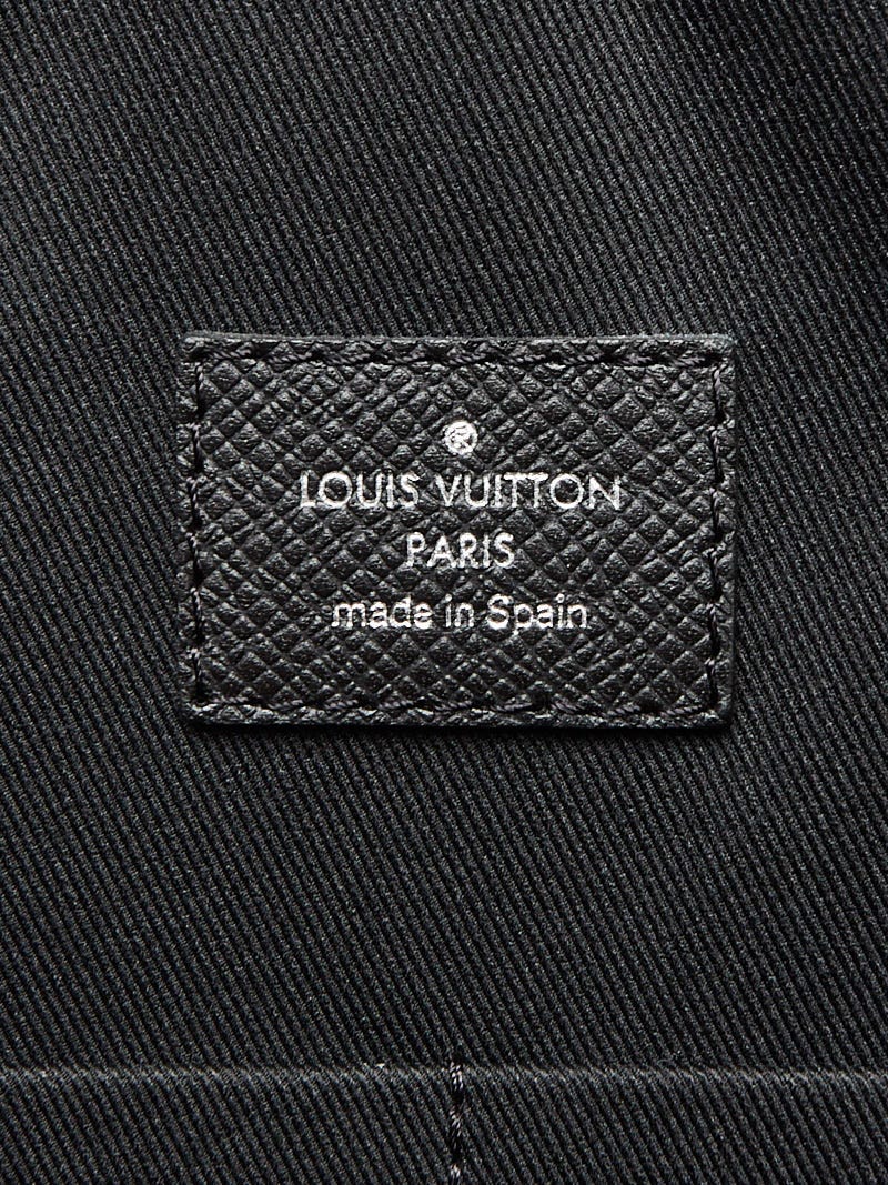 Louis Vuitton Noir Taiga Leather Anton MM Messenger Bag