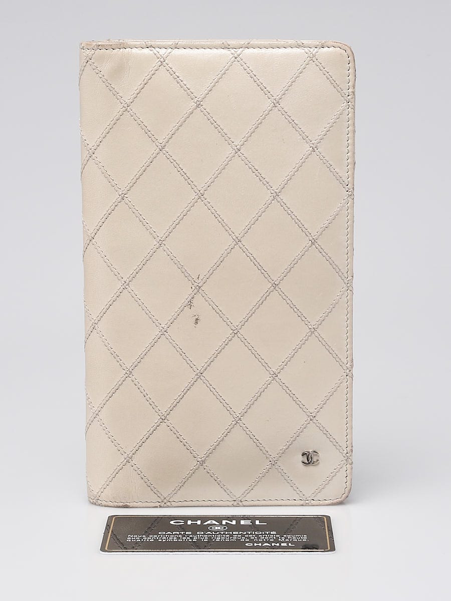 Chanel White Diamond Stitch Leather L Yen Wallet