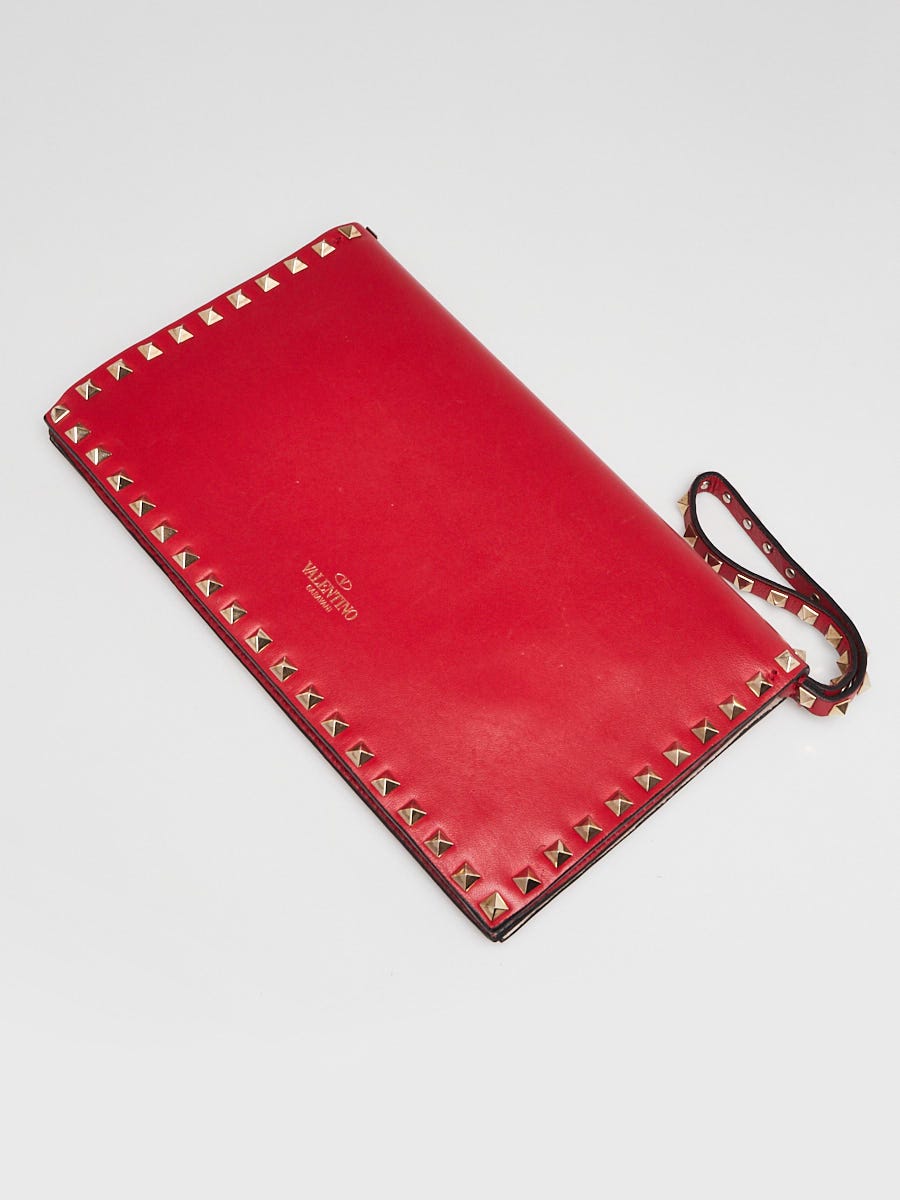 クラッチバッグ VALENTINO ROCKSTUD ROLLING CLUTCH Valentino Garavani Rockstud Clutch Bag | Black | FARFETCH