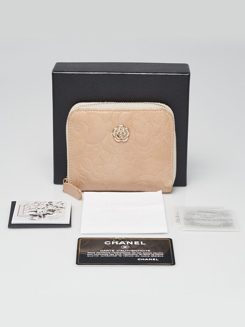 Chanel Camellia Embroidered Lambskin Leather Zipped Credit Card Holder - Yoogi's  Closet