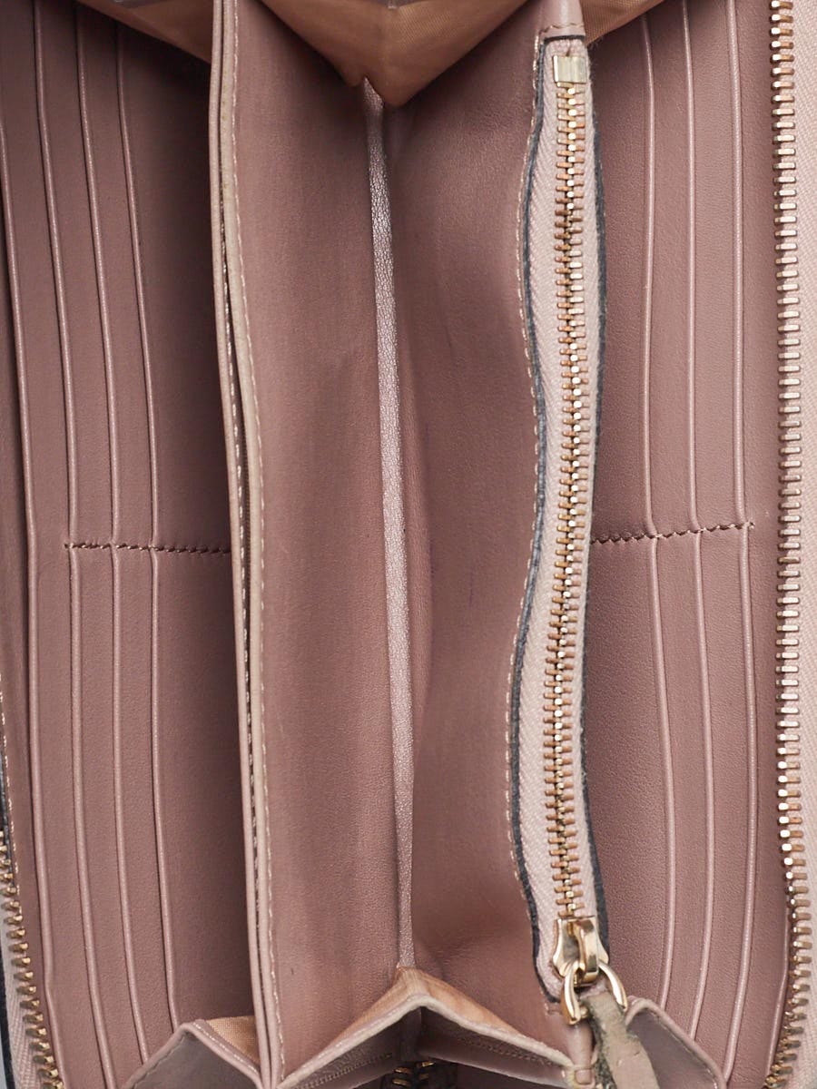 Valentino Garavani Petal Crinkled Coated Canvas Large Nuage Valentino Garavani Petal Crinkled Coated Canvas Large Nuage