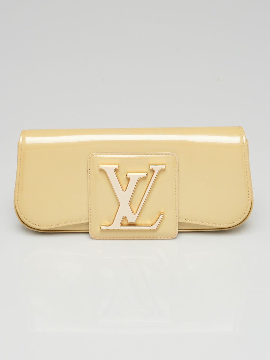 Sobe patent leather clutch bag Louis Vuitton Gold in Patent