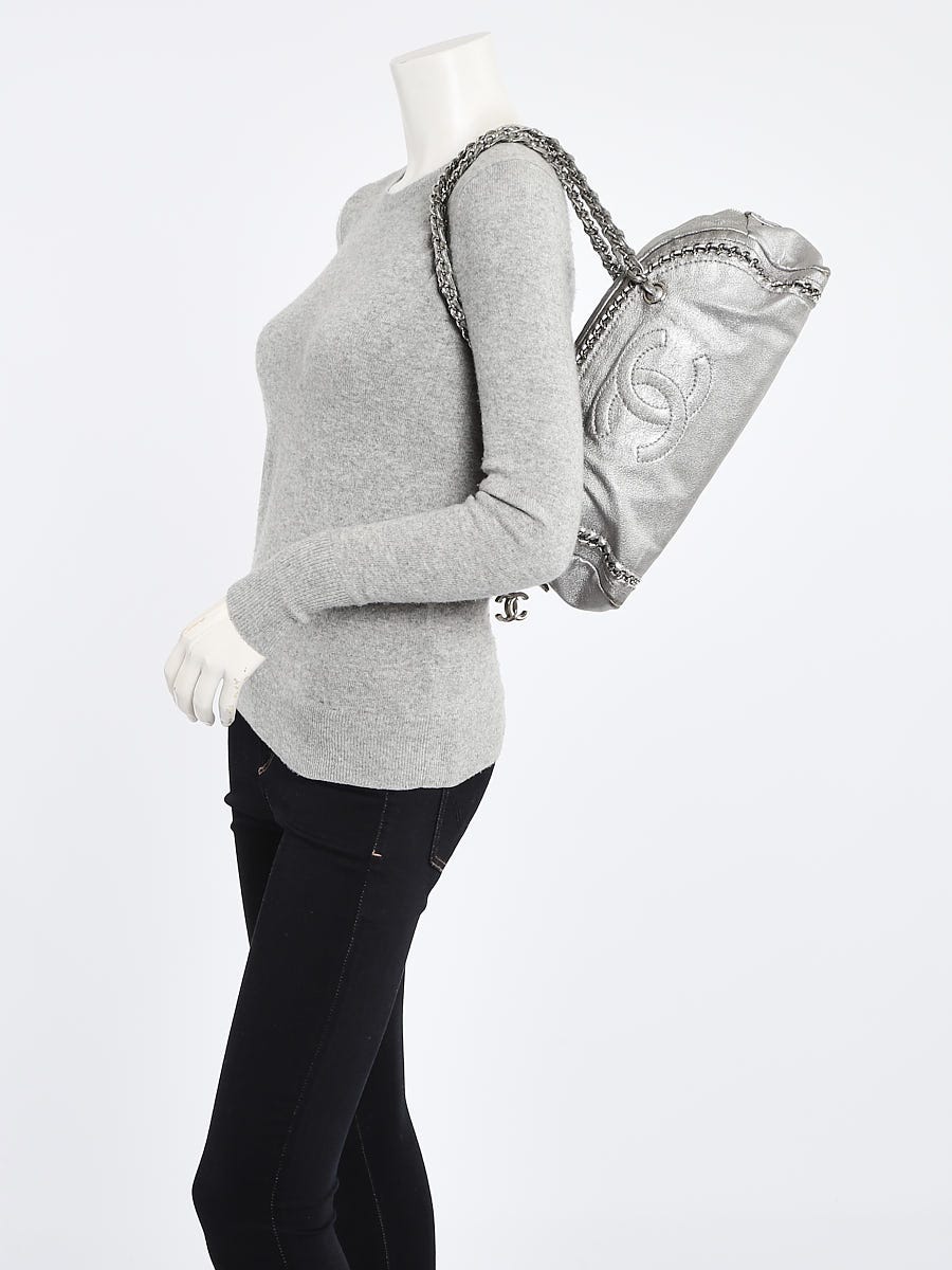 Chanel Silver Metallic Leather Luxe Ligne Medium Bowler Bag Chanel Silver Metallic Leather Luxe Ligne Medium Bowler Bag
