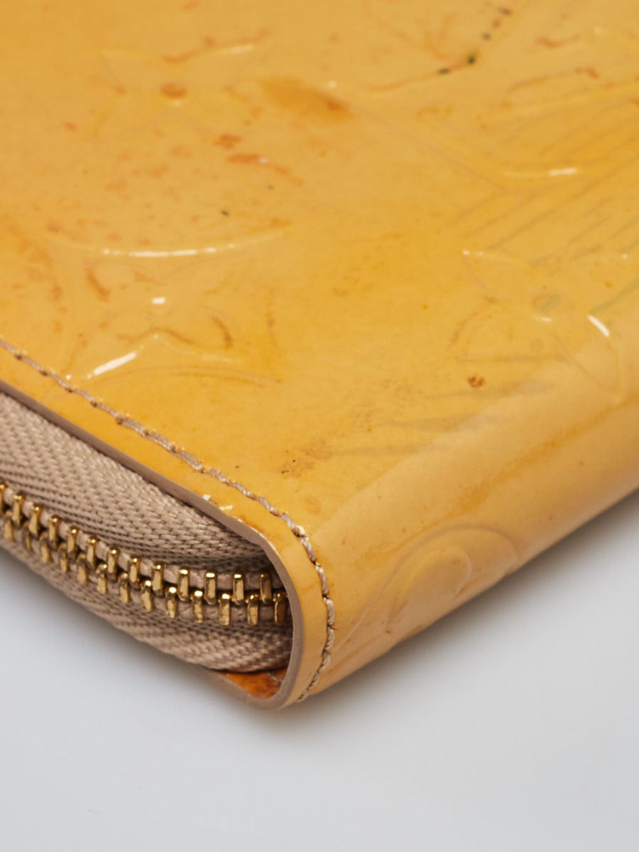 Louis Vuitton Beige Monogram Vernis Zippy Compact Wallet