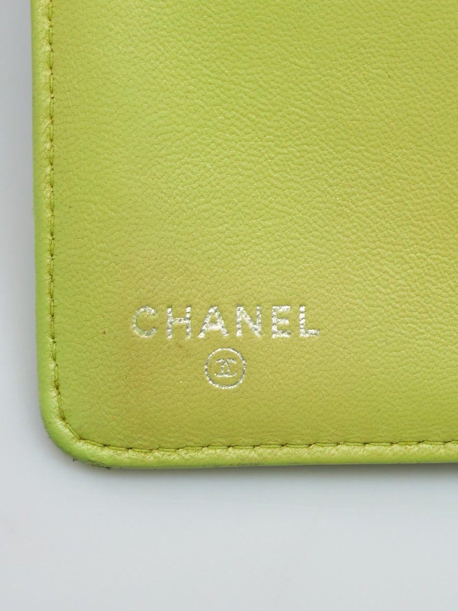 CHANEL Caviar Quilted Compact Flap Wallet Light Green 1269912