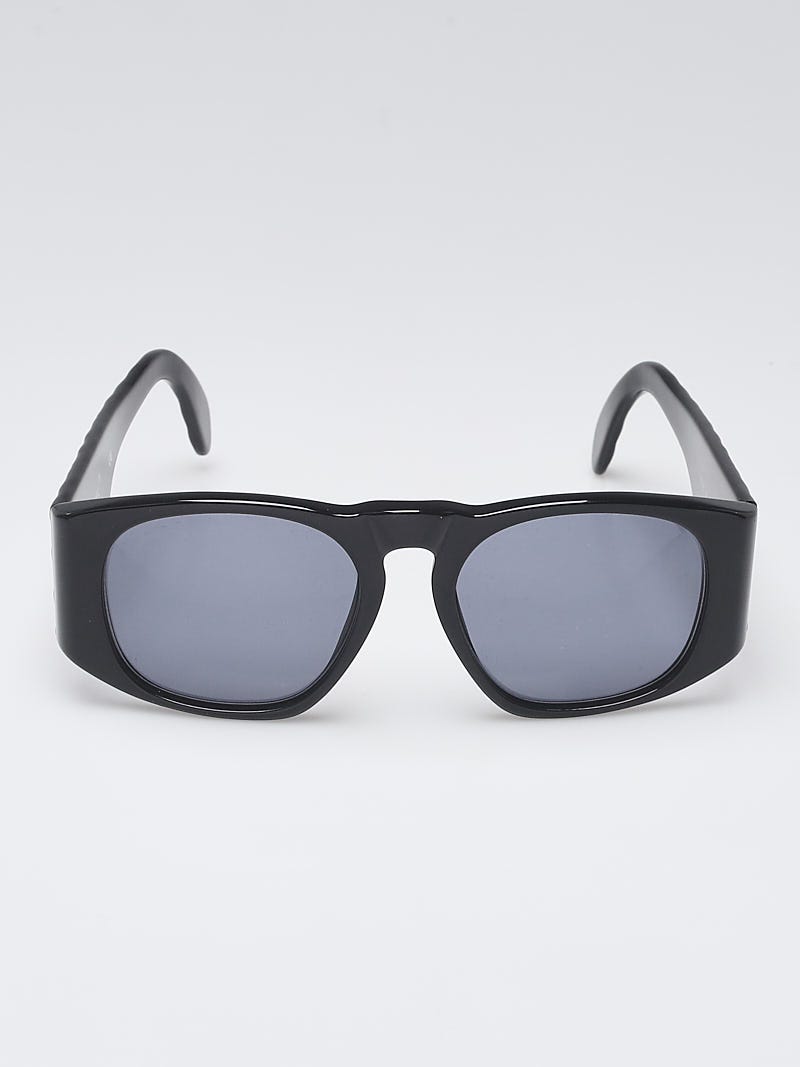 Chanel Black Frame Quilted CC Logo Sunglasses 01450 | Yoogi's Closet