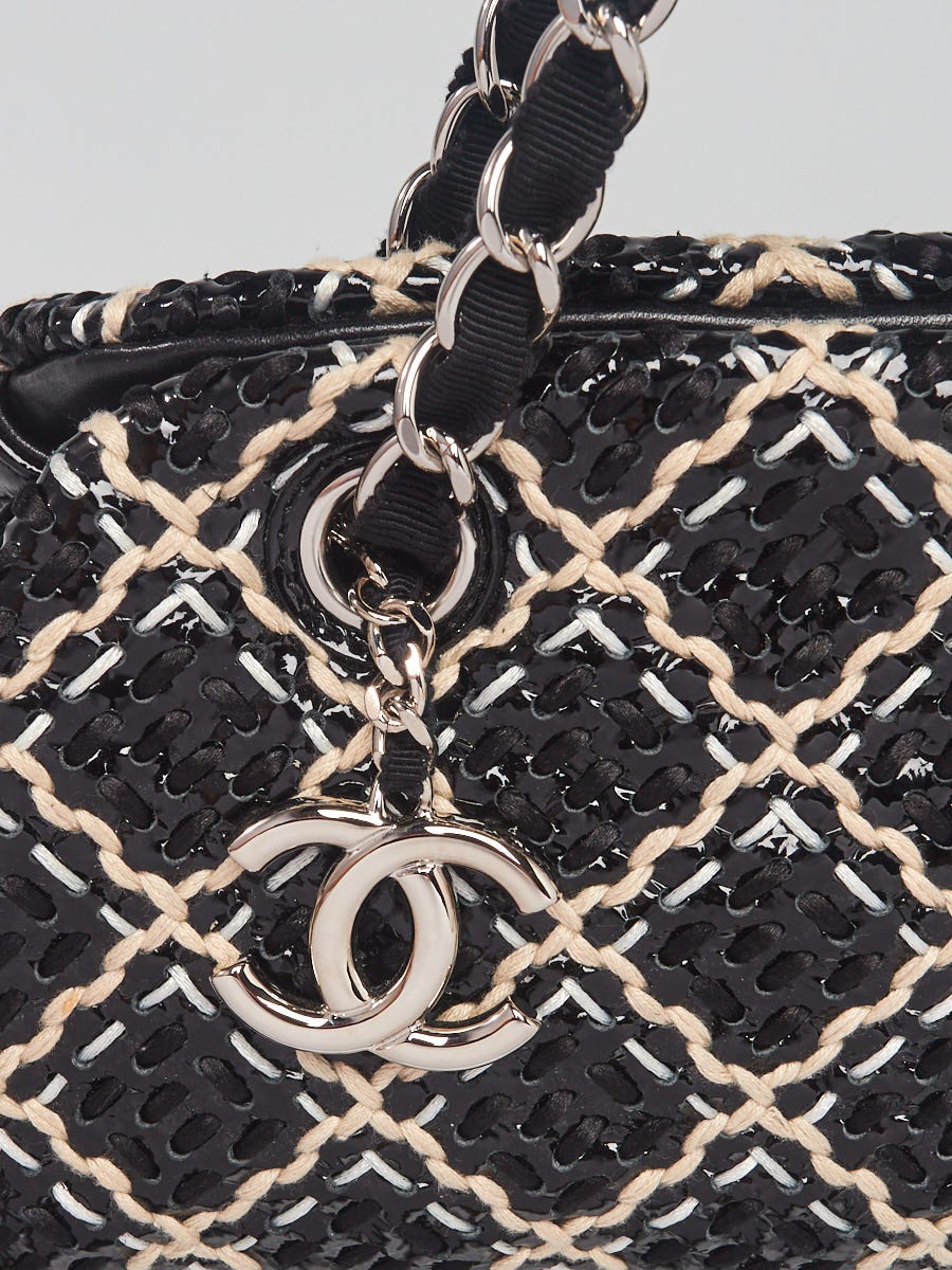 Chanel Black Diamond Stitch Crossbody Bag Leather Patent leather