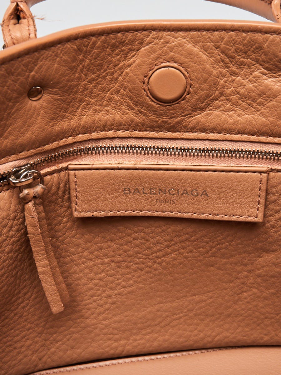 Balenciaga Calfskin Everyday Strap Crossbody Bag 2018  Balenciaga bag, Balenciaga  crossbody bag, Crossbody bag