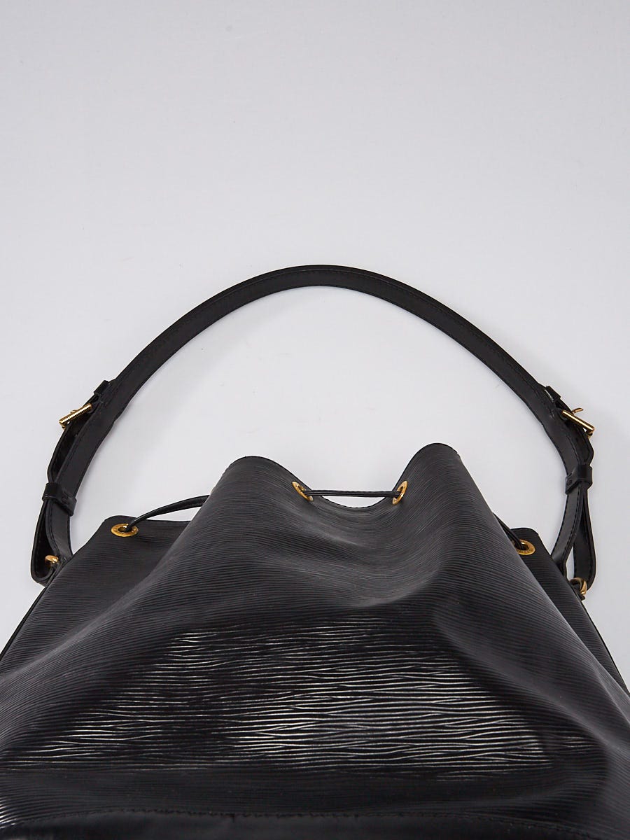 Lot 256 - A Louis Vuitton black epi leather 'Sac Noe