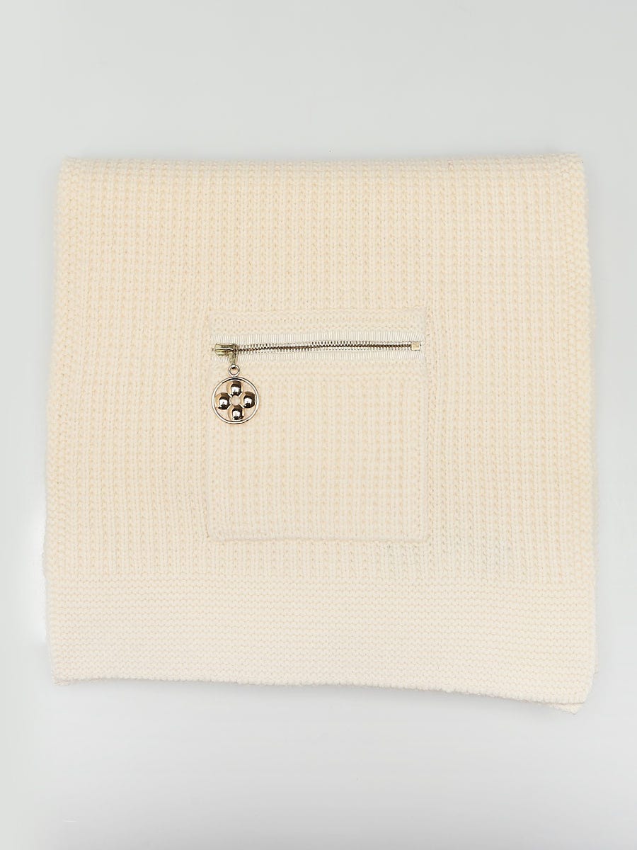 Louis Vuitton White Wool Chunky Knit Zip Pocket Scarf