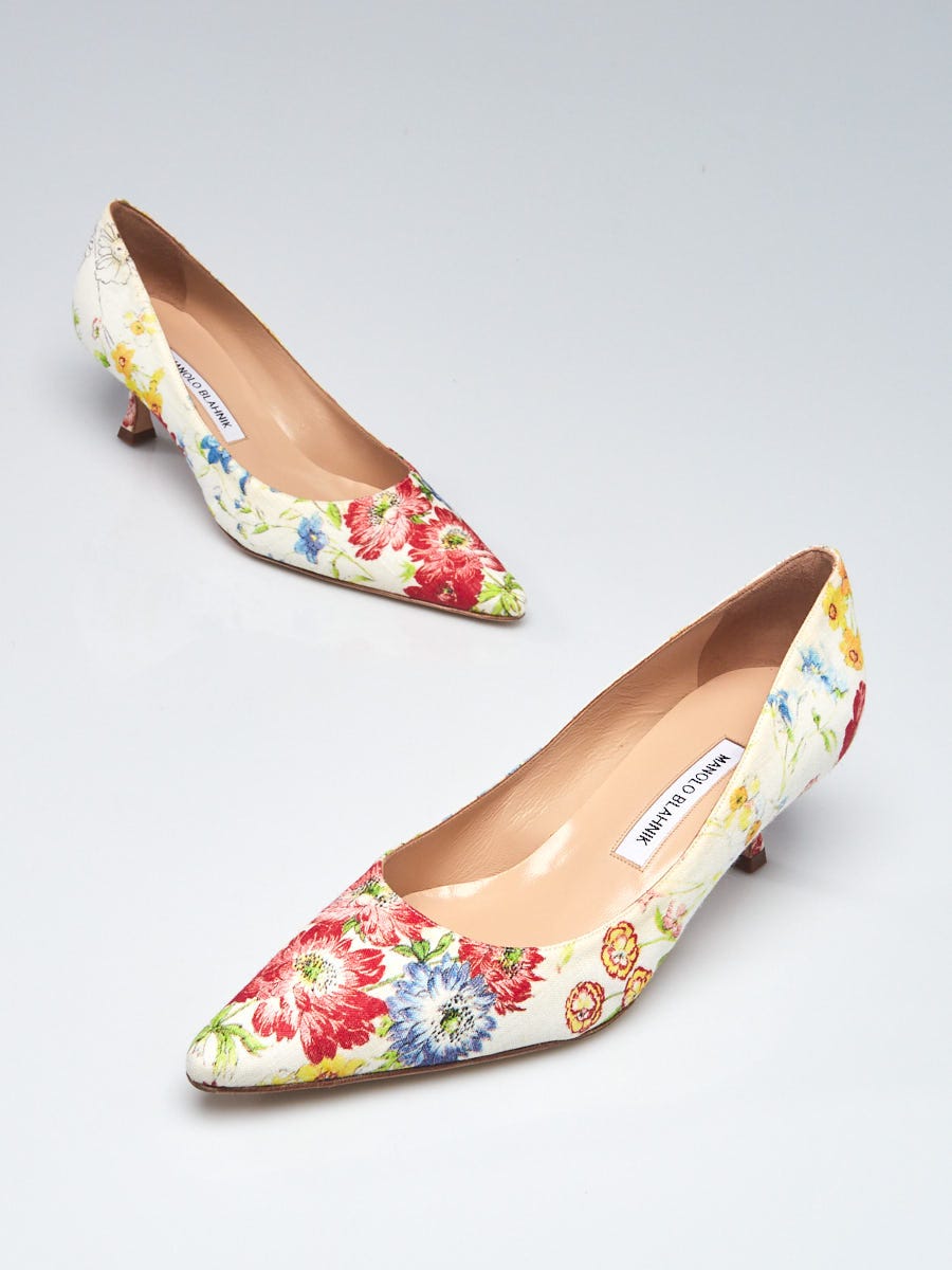 Manolo Blahnik Multicolor Flora Canvas Kitten Heel Pumps Manolo Blahnik Multicolor Flora Canvas Kitten Heel Pumps