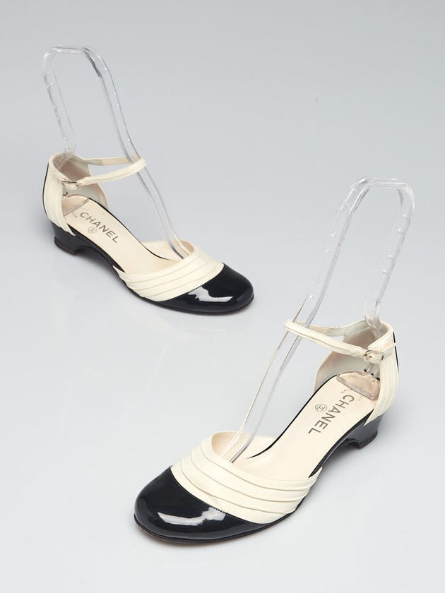 Chanel White Leather and Black Patent Leather Ankle Strap Flats Size 7.5/38