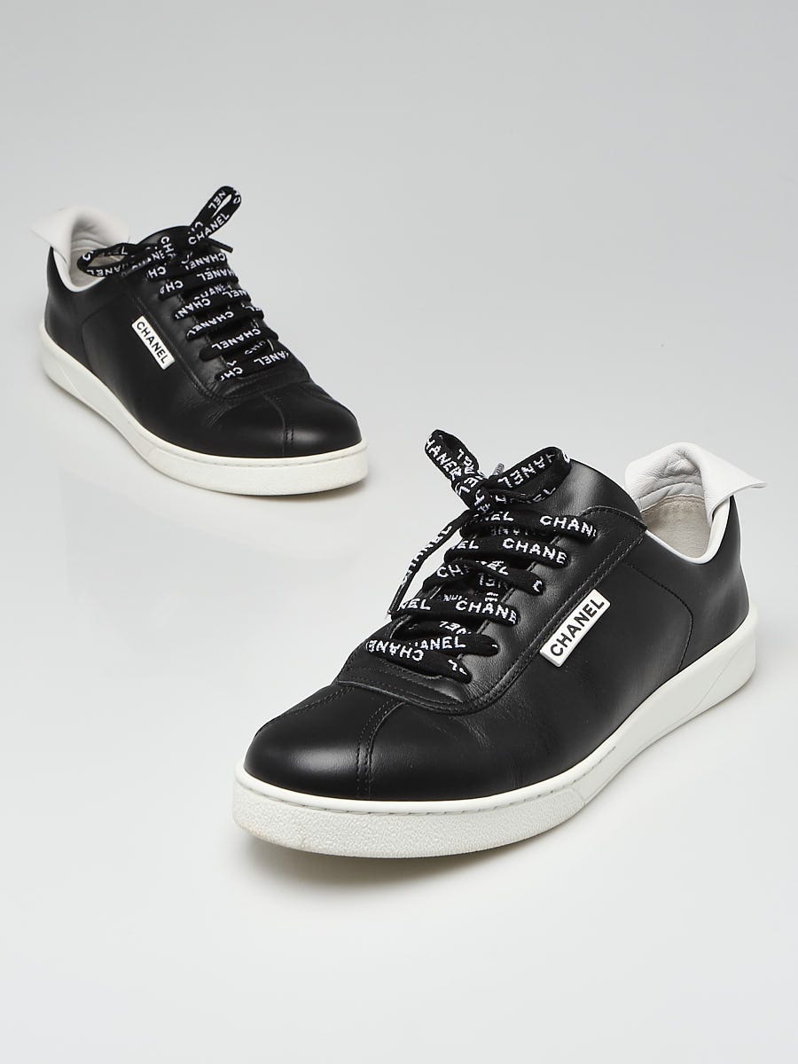 Chanel Black/White Leather/Rubber CC Sneakers Size /40 - Yoogi's Closet